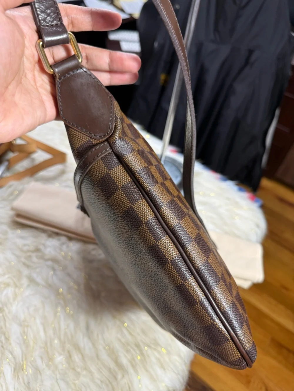 Louis Vuitton Blumsburry PM DE Crossbody, - Picture 5 of 16
